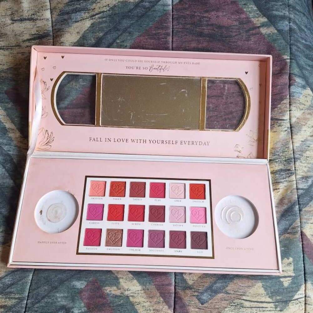 💗 P.Louise “Love Tapes” Eyeshadow Palette — (Highlighters Broken see photos)